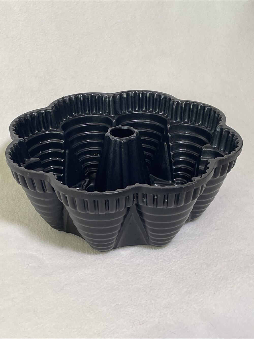 New, Nordic Ware Fiesta Party Bundt Cake Pan